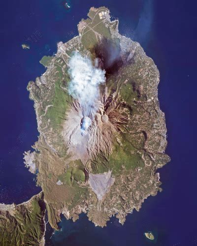 Sakurajima Is An Active Stratovolcano And A Former Tumbex