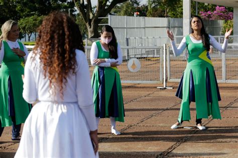 Em dia de jejum evangélicos fazem oração por Bolsonaro no Alvorada