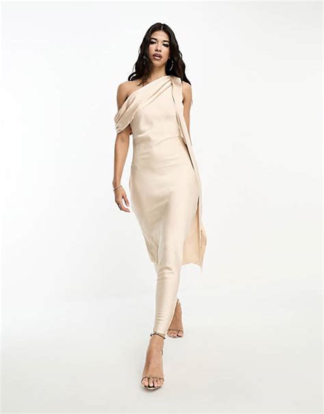 In The Style Exklusives Maxikleid Aus Satin In Champagner Mit