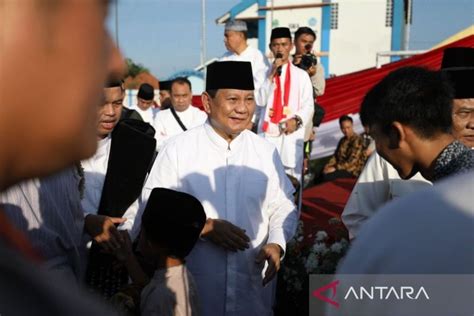 Prabowo Salat Idul Adha Di Dekat Kediamannya Di Hambalang Antara News