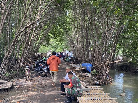 Perahu Ditumpangi Dua Pemancing Terbalik Di Tambak Tugurejo Satu Orang