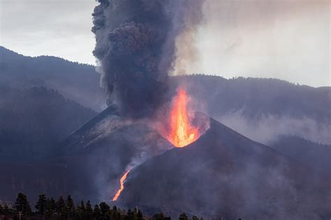 Impactantes imágenes donde la colada de lava se desborda Actualidad