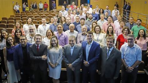 Midianews Presidente Do Tce Mt Homenageia Servidores Pelo Dia