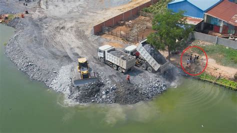 Wow Super Bulldozer Shantui Pushing Clearing Sand And Shacman Truck