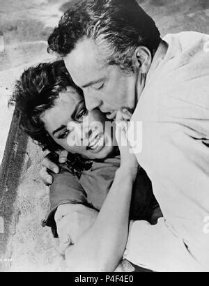 LEGEND OF THE LOST Rossano Brazzi Sophia Loren 1957 Stock Photo Alamy