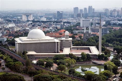 Amazing Istiqlal Mosque Local Tour Daytrips Sightseeing Packages