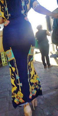 MILF EN VESTIDO TRASPARENTANDO SU TANGA