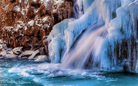 Imagini cu Cascade inghetate ~ Peisaje de Iarna
