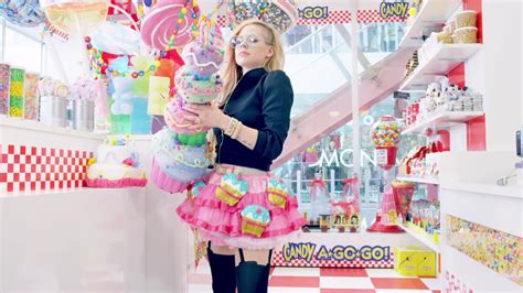 Hello Kitty {Music Video} - Avril Lavigne Photo (38713580) - Fanpop