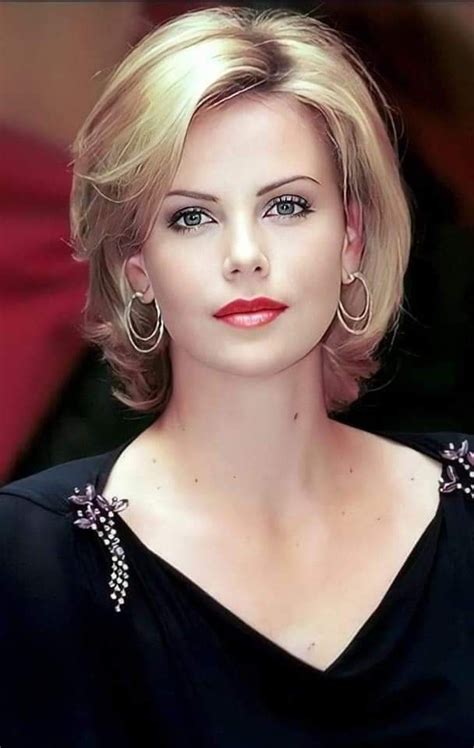 Pin By Sizalia Ribeiro On Cabelos Cortes Short Hair Styles Charlize