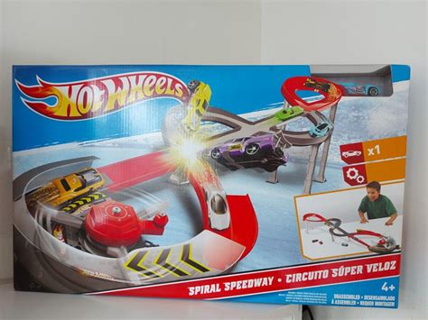 Hot Wheels Spiral Speedway Set 興趣及遊戲 玩具 遊戲類 Carousell