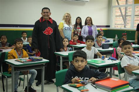 Mais de 240 mil estudantes voltam às aulas nas escolas municipais de