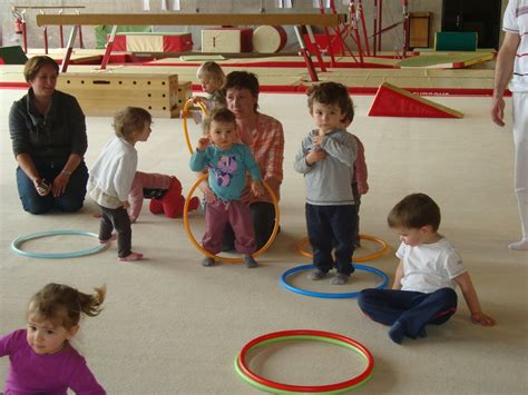 Séance De Baby Gym Pour Les Enfants Du Relais Assistantes Maternelles