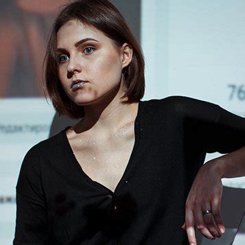 Крючкова Мария | Информация, фото, работы художника | Купить картины автора