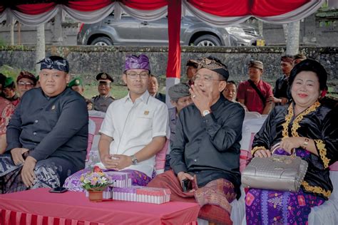 Upacara Hut Kota Amlapura Ke Badan Kesbangpol Karangasem