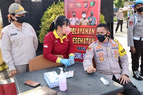 Satlantas Polres Kobar Bagikan Brosur Sosialisasikan Operasi Patuh