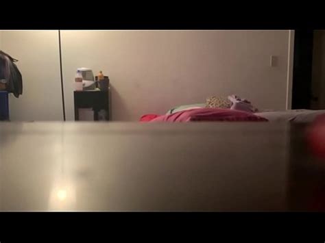 Escondiendo el teléfono para grabar a la esposa follando al vecino XVIDEOS