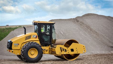 Caterpillar Presenta Sus Nuevos Compactadores Vibratorios De Suelos De