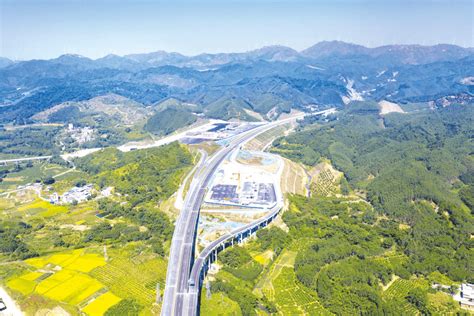 六宾高速公路建成通车 宾阳至南宁实现“1小时直达”建设项目工作