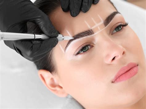 Microblading en Málaga 12 horas de colocación de pelo en las cejas y