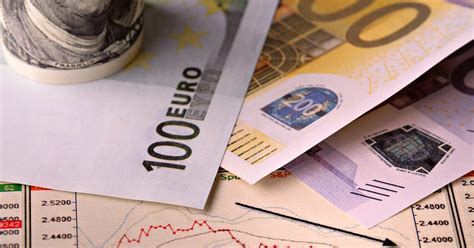 Curs valutar BNR luni 27 iunie 2022 Ce se întâmplă cu euro și dolarul