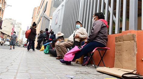 Pacientes Duermen Hasta D As Por Una Ficha En El Hospital Cochabamba