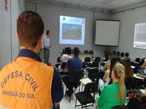 Defesa Civil Promove Treinamento Sobre Meteorologia