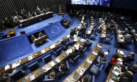 Senadores aprovam PEC que prorroga prazo para pagamento de precatórios