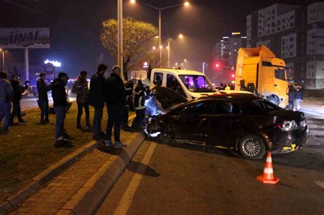 Kayseri de zincirleme trafik kazası 4 araç hasar gördü 1 sürücü