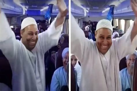 شاهد أحد المعتمرين المصريين داخل باص يرقص على الأغاني فرحاً بذهابه