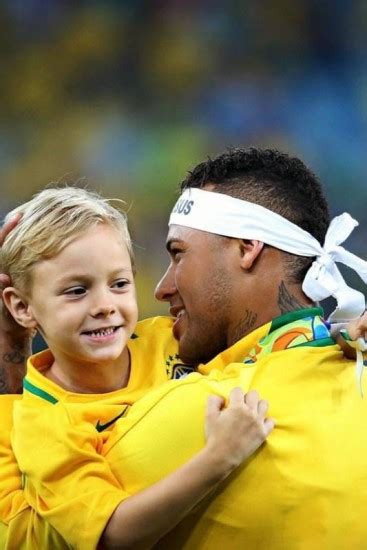 Filho De Neymar Acompanha E Torce Para O Pai Desde A Copa De