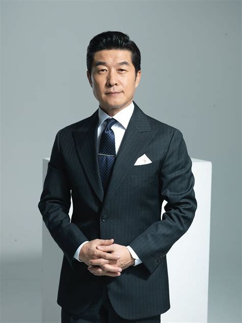 Господин Ян | Lawyer outfit, Kim sang, Corporate portrait