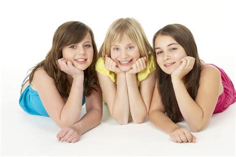 Jeunes Du Studio Trois De Groupe De Filles Photo Stock Image Du Photo