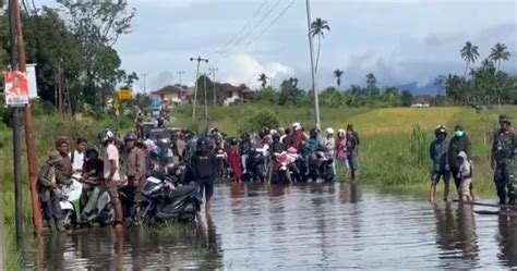 Ratusan Korban Banjir Di Kerinci Dan Sungai Penuh Kekurangan Pasokan