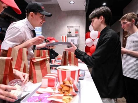 Rostic's, la copia que reemplazará a los restaurantes KFC en Rusia ...