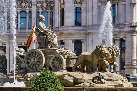 Madrid Landmarks - Which Ones Should you Visit? - Travel Dudes