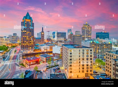 Milwaukee, WIsconsin, USA downtown skyline at dusk Stock Photo - Alamy