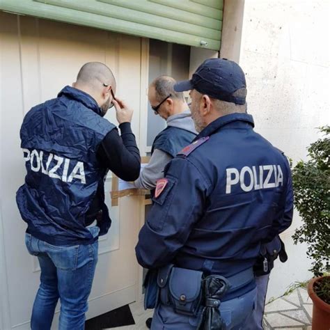 Palermo casa a luci rosse in via Principe di Paternò denunciato il