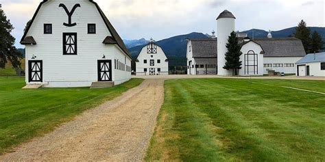 The Real Dutton Ranch Yellowstones Backdrop Isnt All Hollywood Magic