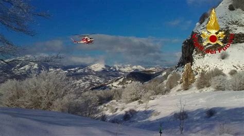 Video Salvati I Due Alpinisti Bloccati Sul Monte Alpi Nel Potentino