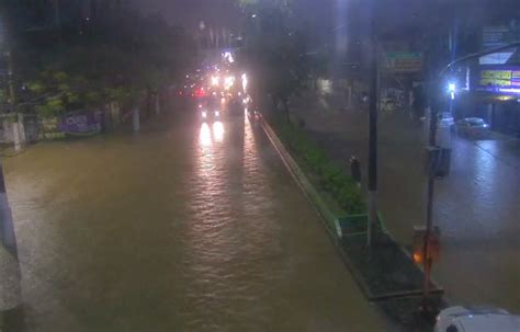 Chuva Provoca Alagamentos Em Niter I Pelo Segundo Dia Sirenes S O