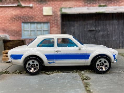 Loose Hot Wheels 1970 Ford Escort Rs 1600 White And Blue Muncle Mikes