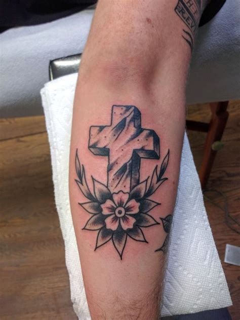 37 best American Traditional Cross Tattoo images on Pinterest | Tattoo ...