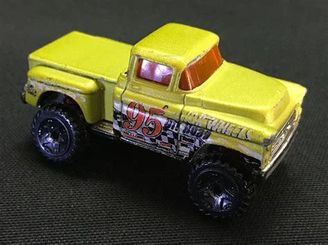HOT WHEELS Chevy Pickup Truck Collectable Scale EUR