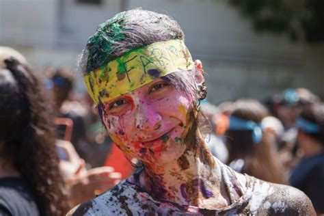 Aprovados No Vestibular Da Ufpr Fazem A Festa No Tradicional Banho De