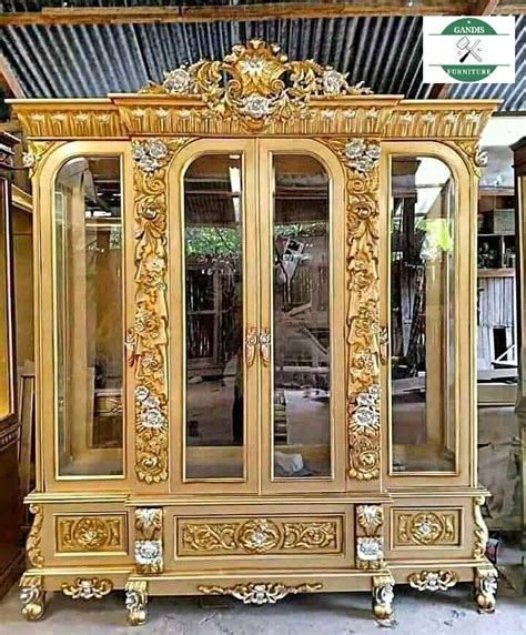 Lemari Kaca Hias Kayu Jati Ukiran Jepara Warna Emas Furniture Jepara