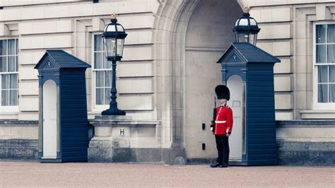 Buckingham Palace Tour 2023 • Expert Tour Guide