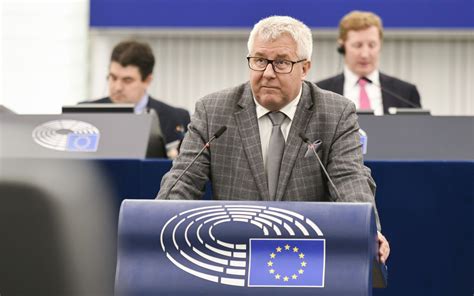 Ryszard Czarnecki Oskar Ony O Wy Udzenie Tys Euro Za Fikcyjne