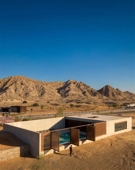 Al Faya Lodge: Sustainable Architecture Meets Desert Serenity - Green