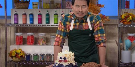 SNL: Simu Liu Bakes up a Cake Fail in Thanksgiving Baking Sketch